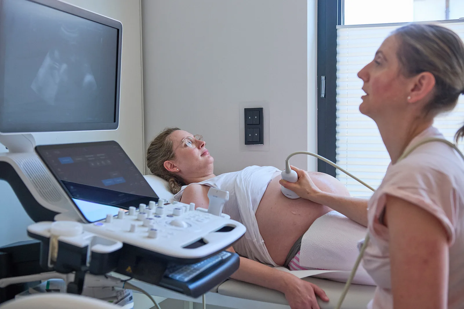 Ultraschall wird am Monitor erklärt